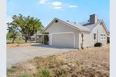 895 Coutant Lane, Grants Pass, OR 97527 - Photo 3