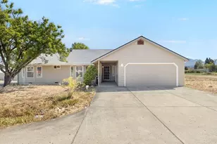 895 Coutant Ln, Grants Pass, OR 97527 - Photo 5