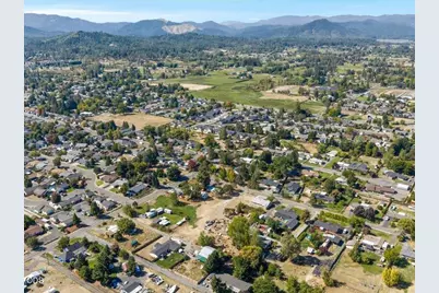 895 Coutant Lane, Grants Pass, OR 97527 - Photo 29