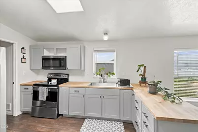 1635 SW Sun Glo Drive, Grants Pass, OR 97527 - Photo 13
