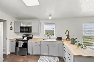 1635 SW Sun Glo Dr, Grants Pass, OR 97527 - Photo 13