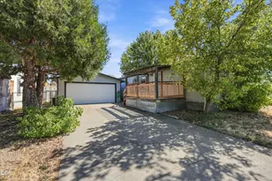 1635 SW Sun Glo Dr, Grants Pass, OR 97527 - Photo 3