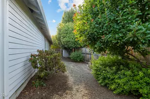 1443 Yellowstone Ave, Medford, OR 97504 - Photo 27