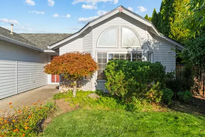1443 Yellowstone Avenue, Medford, OR 97504 - Photo 5