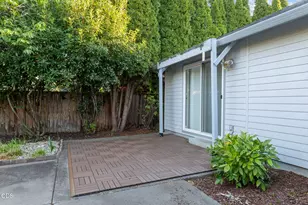 1443 Yellowstone Ave, Medford, OR 97504 - Photo 33