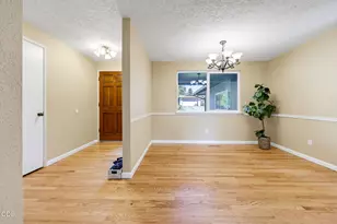 567 N Stoneham Cir, Medford, OR 97504 - Photo 17
