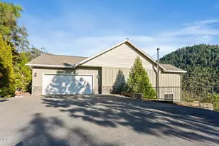 1144 Colonial Dr, Grants Pass, OR 97526 - Photo 1