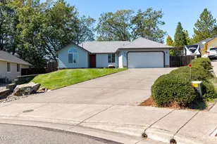 22 SW Leonard St, Grants Pass, OR 97526 - Photo 3