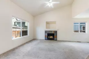 20844 NE Sierra Dr, Bend, OR 97701 - Photo 9