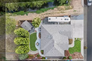 523 SE Jaylen Dr, Grants Pass, OR 97527 - Photo 1