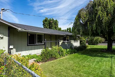 2554 Stearns Way, Medford, OR 97501 - Photo 3