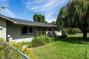 2554 Stearns Way, Medford, OR 97501 - Photo 3