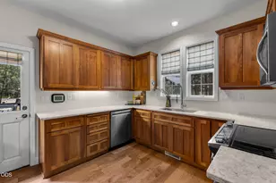 814 E Coyote Springs Rd, Sisters, OR 97759 - Photo 13
