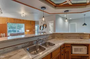 1690 NE Beacon Dr, Grants Pass, OR 97526 - Photo 31