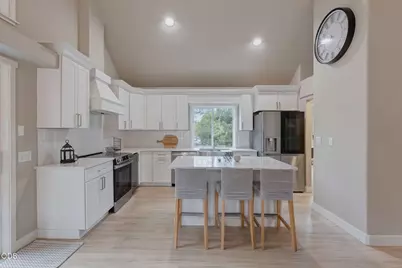 1690 NE Beacon Drive, Grants Pass, OR 97526 - Photo 7