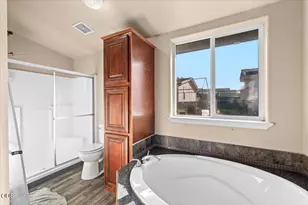 2318 Lara Ln, Central Point, OR 97502 - Photo 13