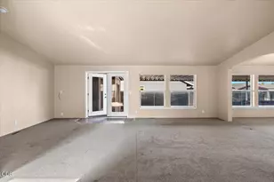 2318 Lara Ln, Central Point, OR 97502 - Photo 7