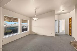 2318 Lara Ln, Central Point, OR 97502 - Photo 9