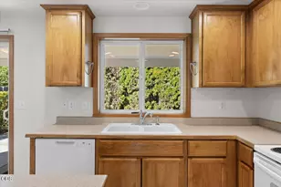 1672 Alexis Way, Medford, OR 97501 - Photo 7