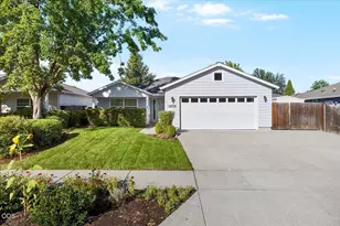 1672 Alexis Way, Medford, OR 97501 - Photo 1