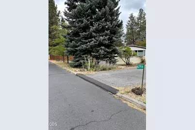 60916 Ashford Drive, Bend, OR 97702 - Photo 3