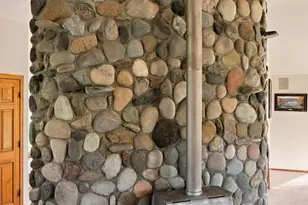 61330 Larsen Rd, Bend, OR 97702 - Photo 9