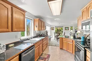 384 Wells Dr, Cave Junction, OR 97523 - Photo 15