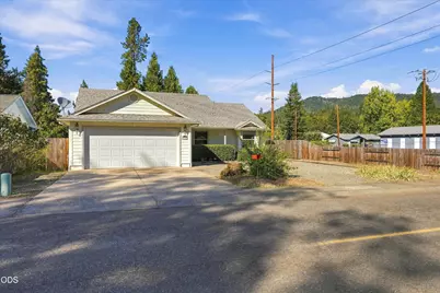 384 Wells Drive, Cave Junction, OR 97523 - Photo 3