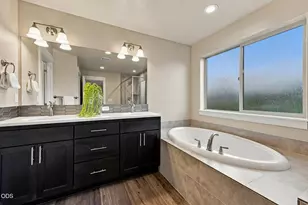 20597 SE Gemstone Ave, Bend, OR 97702 - Photo 27
