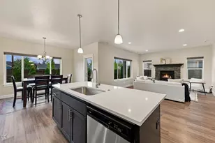 20597 SE Gemstone Ave, Bend, OR 97702 - Photo 11