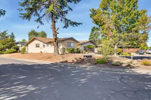 6090 Rock Way, Central Point, OR 97502 - Photo 5