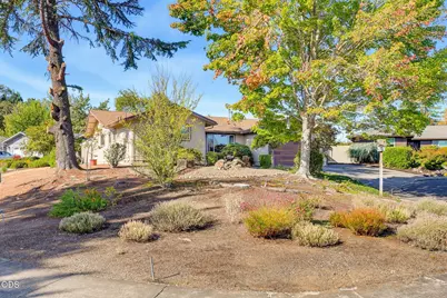 6090 Rock Way, Central Point, OR 97502 - Photo 3