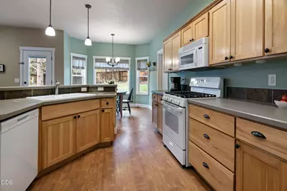 63082 Layton Avenue, Bend, OR 97701 - Photo 11