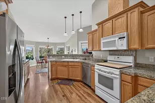 89 Skyhawk Dr, Eagle Point, OR 97524 - Photo 13