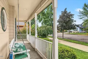 660 Valley Oak Blvd, Central Point, OR 97502 - Photo 3