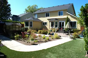 640 Carriage Ln, Jacksonville, OR 97530 - Photo 3