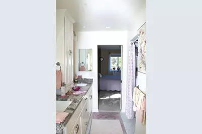 640 Carriage Lane, Jacksonville, OR 97530 - Photo 19