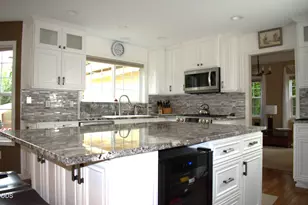 640 Carriage Ln, Jacksonville, OR 97530 - Photo 9