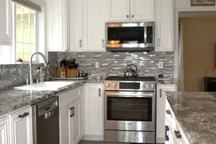 640 Carriage Ln, Jacksonville, OR 97530 - Photo 13
