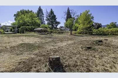 121 Elk Street, Medford, OR 97501 - Photo 33