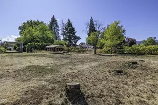 121 Elk St, Medford, OR 97501 - Photo 33
