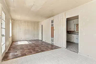 121 Elk Street, Medford, OR 97501 - Photo 7