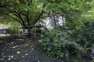 121 Elk St, Medford, OR 97501 - Photo 25