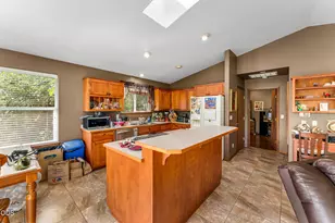 759 NW Bellevue Pl, Grants Pass, OR 97526 - Photo 11