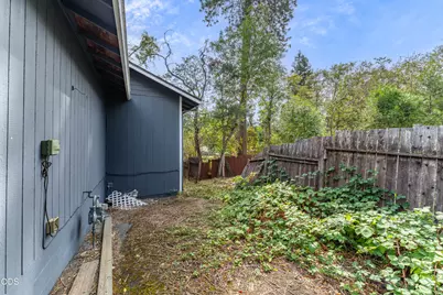 759 NW Bellevue Place, Grants Pass, OR 97526 - Photo 5