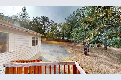 1216 Summit Loop, Grants Pass, OR 97527 - Photo 3