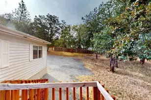 1216 Summit Loop, Grants Pass, OR 97527 - Photo 3