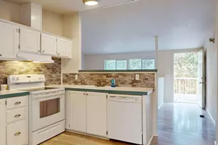 1216 Summit Loop, Grants Pass, OR 97527 - Photo 5