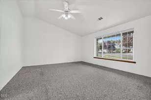 1911 Layla Dr, Medford, OR 97501 - Photo 11