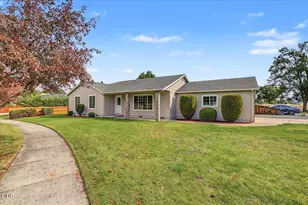 1911 Layla Dr, Medford, OR 97501 - Photo 1